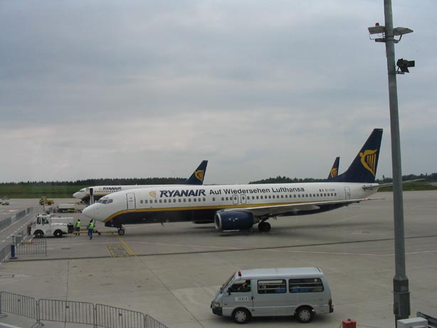 Notice the plane: "Auf Wiedersehen, Lufthansa!"