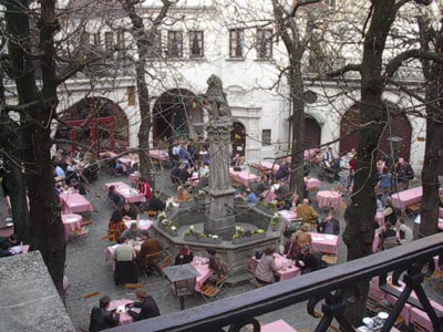 Es steht in Muenchen ein Hofbraeuhaus...